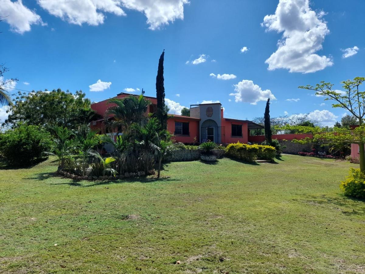 Villa Lirios Valladolid  Buitenkant foto