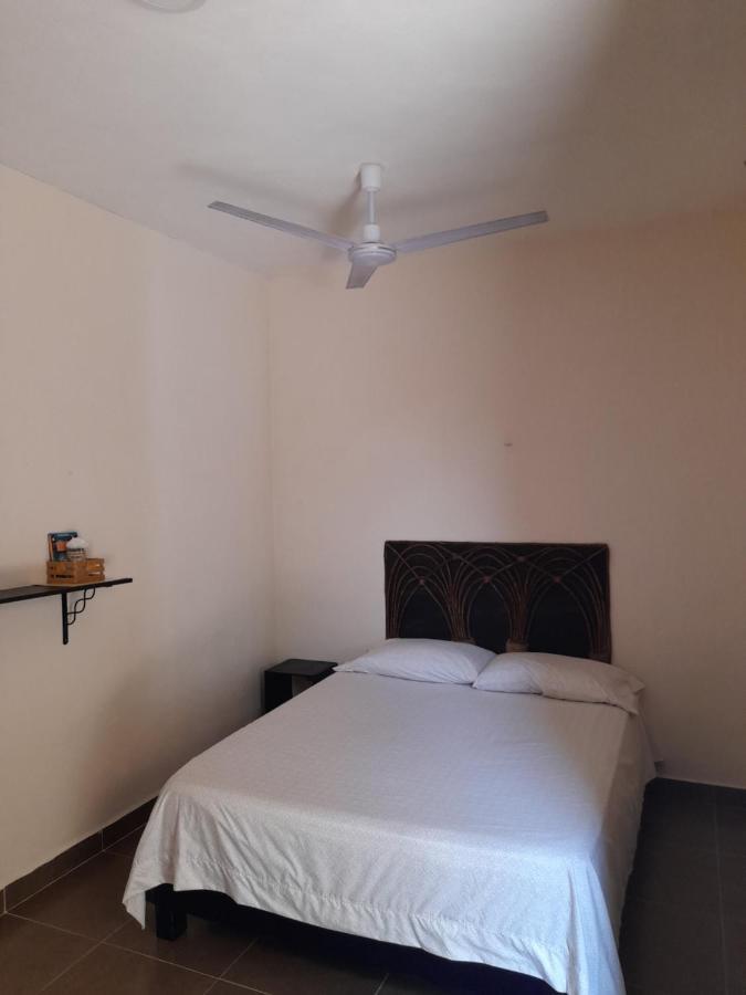 Villa Lirios Valladolid  Kamer foto